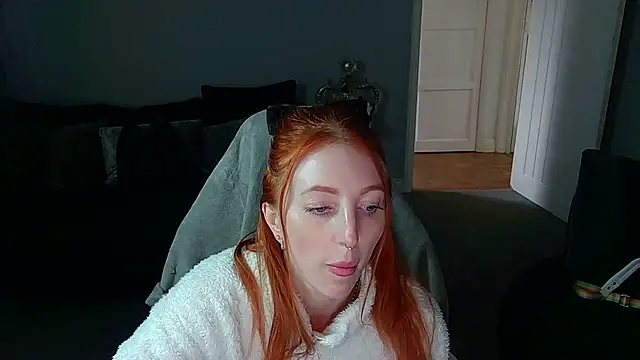 Snapshot of Red_firesquirt chatting on 02-05-25, 03:09 Red firesquirt online show from 02-05-25, 03:09