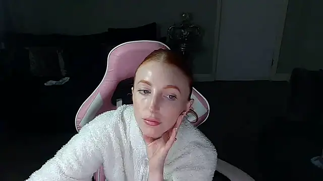 Snapshot of Red_firesquirt chatting on 02-12-25, 02:43 Red firesquirt online show from 02-12-25, 02:43