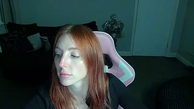 Snapshot of Red_firesquirt chatting on 11-20-25, 04:07 Red firesquirt online show from 11-20-25, 04:07