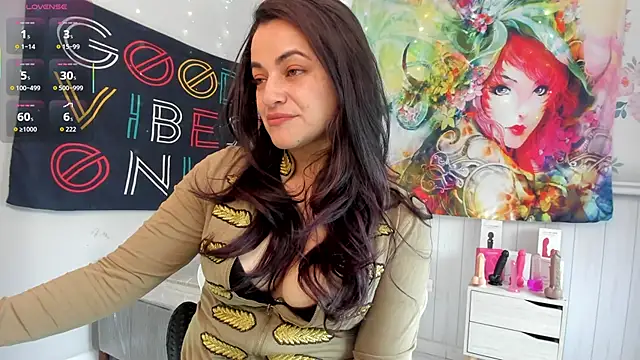 Snapshot of LovelyAzucena chatting on 10-21-25, 02:40 LovelyAzucena online show from 10-21-25, 02:40