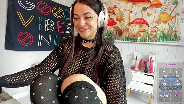 Snapshot of LovelyAzucena chatting on 11-26-25, 01:56 LovelyAzucena online show from 11-26-25, 01:56