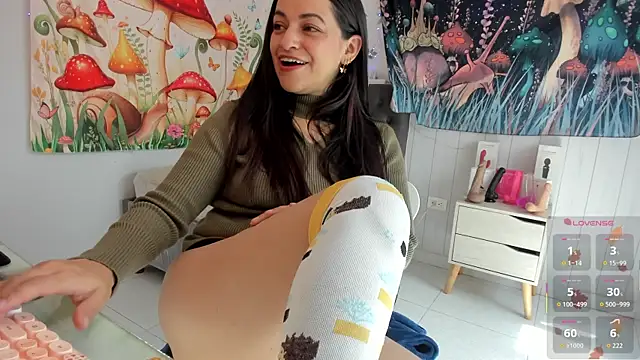 Snapshot of LovelyAzucena chatting on 11-28-25, 02:53 LovelyAzucena online show from 11-28-25, 02:53