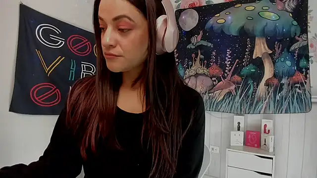 Snapshot of LovelyAzucena chatting on 12-18-25, 01:50 LovelyAzucena online show from 12-18-25, 01:50