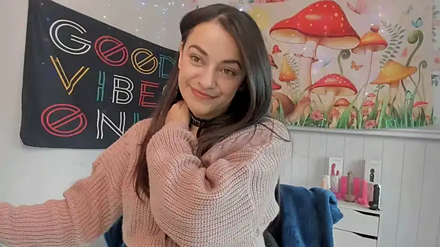 Snapshot of LovelyAzucena chatting on 12-22-25, 02:58 LovelyAzucena online show from 12-22-25, 02:58