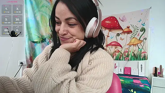 Snapshot of LovelyAzucena chatting on 03-10-26, 02:00 LovelyAzucena online show from 03-10-26, 02:00