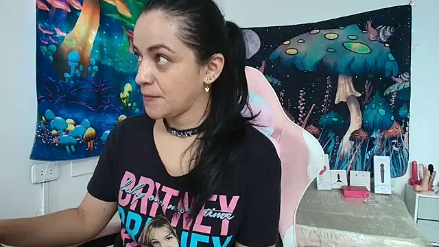 LovelyAzucena online show from 04-29-26, 03:27