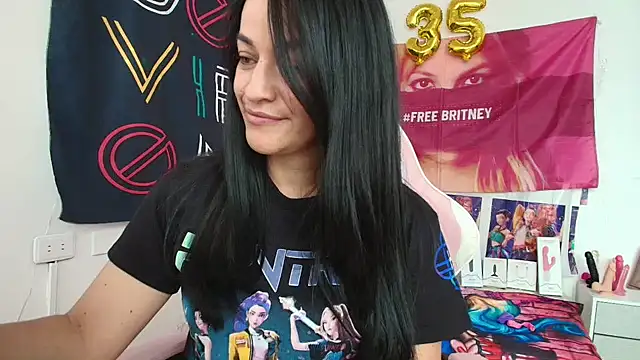 LovelyAzucena online show from 04-30-26, 03:18