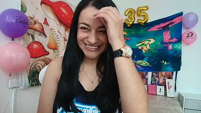 LovelyAzucena online show from 05-01-26, 02:43