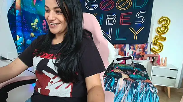 LovelyAzucena online show from 05-29-26, 03:43