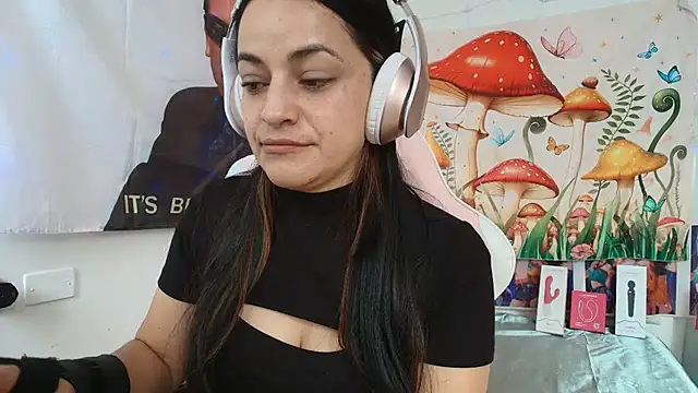 LovelyAzucena online show from 07-10-26, 02:19