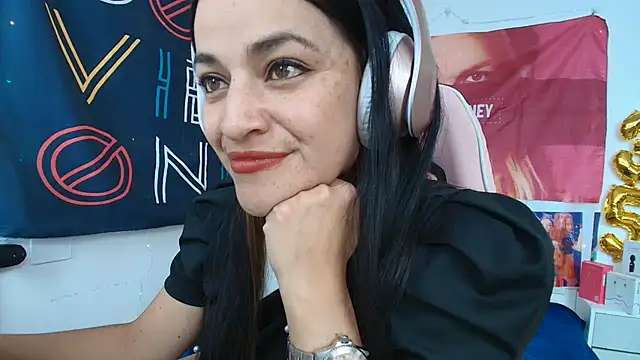 LovelyAzucena online show from 07-28-26, 07:39