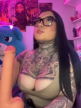 CloeeBeckam online show from 04-18-26, 05:22