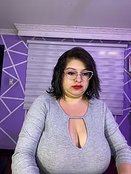 Snapshot of MiiaaJoness chatting on 06-17-26, 03:02 MiiaaJoness online show from 06-17-26, 03:02