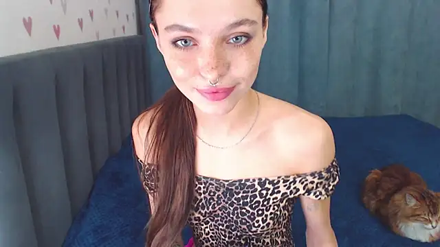 Snapshot of ChloeSunny chatting on 11-10-25, 02:27 ChloeSunny online show from 11-10-25, 02:27