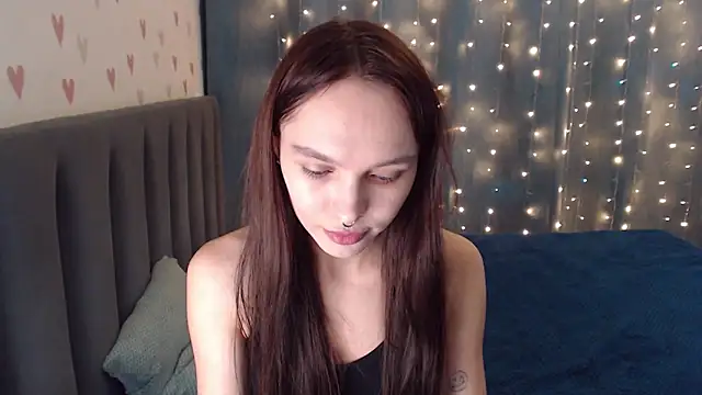 Snapshot of ChloeSunny chatting on 02-18-26, 03:30 ChloeSunny online show from 02-18-26, 03:30