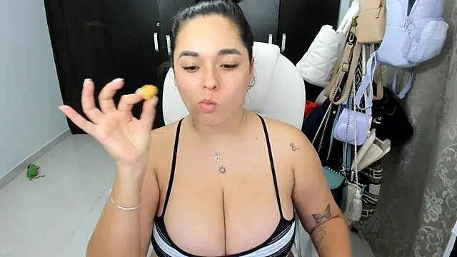 Snapshot of CelesteBrucee chatting on 02-20-25, 11:21 CelesteBrucee online show from 02-20-25, 11:21