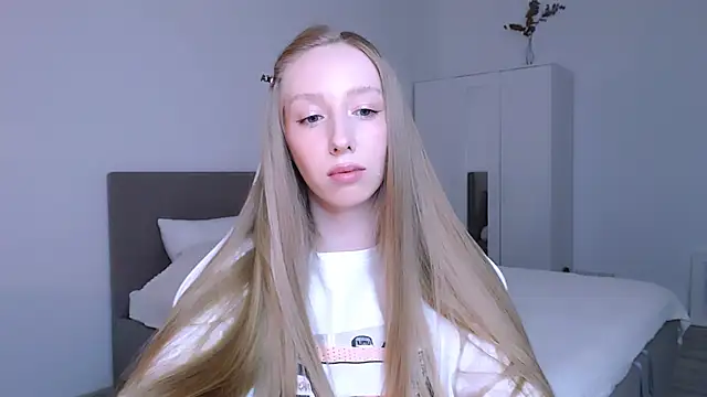 Luna insniity online show from 11-23-25, 09:14