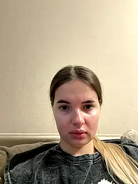 Snapshot of Donna_Evans chatting on 10-29-25, 02:25 Donna Evans online show from 10-29-25, 02:25