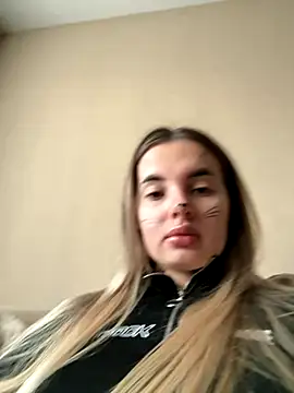 Snapshot of Donna_Evans chatting on 10-31-25, 02:34 Donna Evans online show from 10-31-25, 02:34