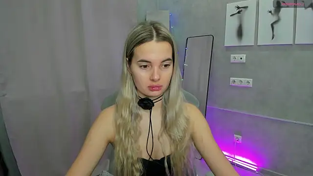 Snapshot of Donna_Evans chatting on 12-23-25, 12:08 Donna Evans online show from 12-23-25, 12:08