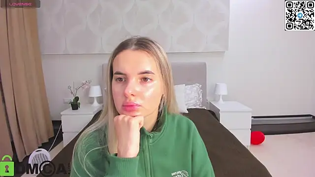 Snapshot of Donna_Evans chatting on 02-11-26, 12:15 Donna Evans online show from 02-11-26, 12:15