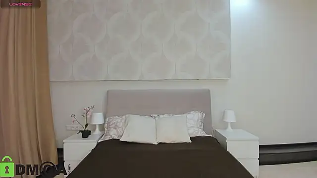 Snapshot of Donna_Evans chatting on 02-18-26, 11:55 Donna Evans online show from 02-18-26, 11:55