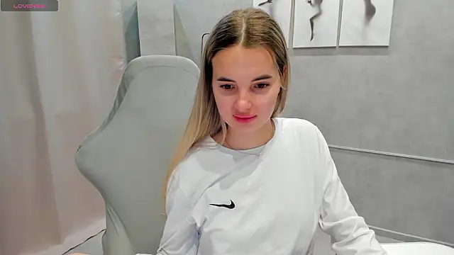 Snapshot of Donna_Evans chatting on 03-12-26, 11:33 Donna Evans online show from 03-12-26, 11:33