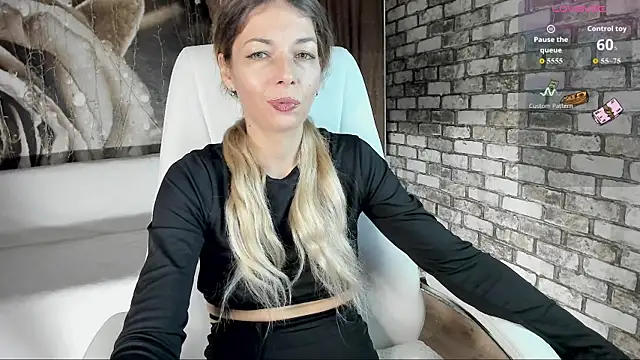 Snapshot of Eva_Melow chatting on 11-01-25, 12:18 Eva Melow online show from 11-01-25, 12:18