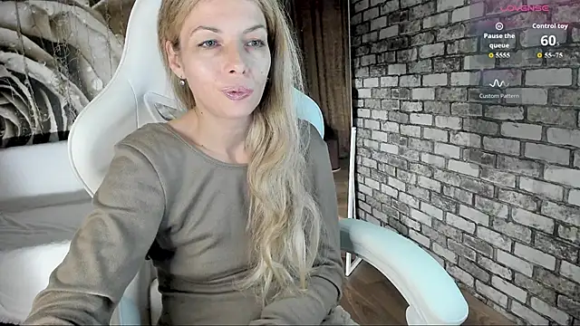 Snapshot of Eva_Melow chatting on 12-22-25, 12:29 Eva Melow online show from 12-22-25, 12:29