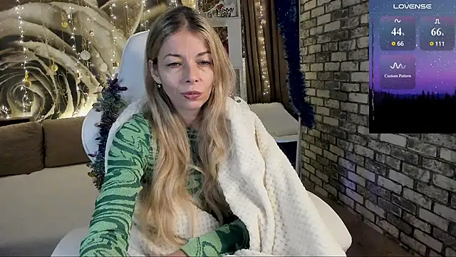 Snapshot of Eva_Melow chatting on 01-18-26, 05:06 Eva Melow online show from 01-18-26, 05:06