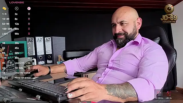 Snapshot of JD-69 chatting on 10-28-25, 05:48 JD-69 online show from 10-28-25, 05:48