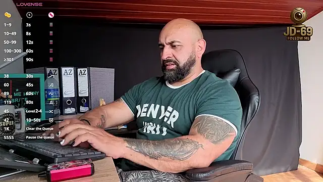 Snapshot of JD-69 chatting on 11-08-25, 08:18 JD-69 online show from 11-08-25, 08:18