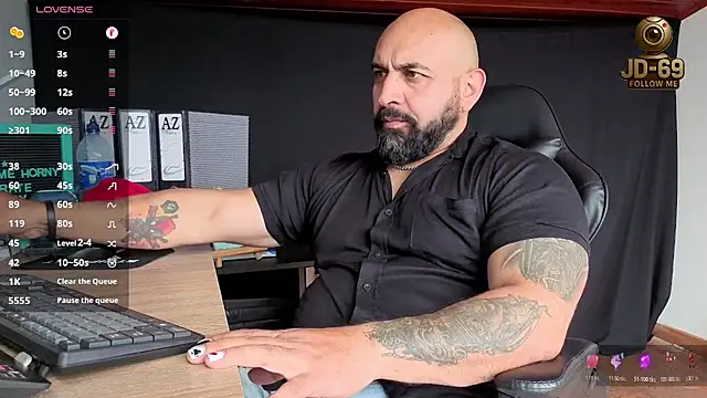 Snapshot of JD-69 chatting on 11-13-25, 07:02 JD-69 online show from 11-13-25, 07:02