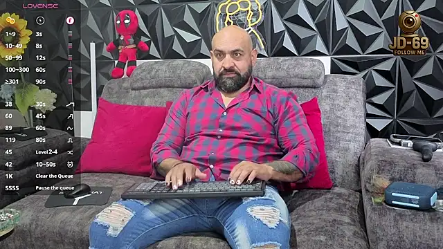 Snapshot of JD-69 chatting on 11-25-25, 06:30 JD-69 online show from 11-25-25, 06:30