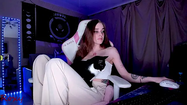 Snapshot of wet_dream_ chatting on 03-22-25, 08:04 wet dream online show from 03-22-25, 08:04