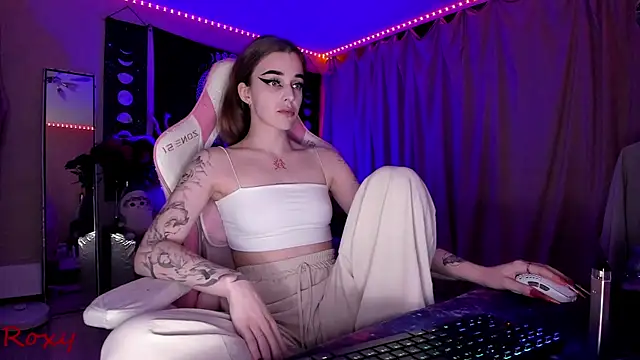 Snapshot of wet_dream_ chatting on 11-19-25, 03:17 wet dream online show from 11-19-25, 03:17