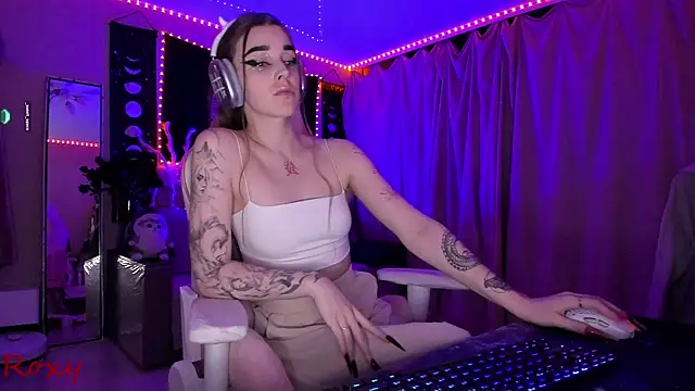 Snapshot of wet_dream_ chatting on 12-03-25, 09:46 wet dream online show from 12-03-25, 09:46