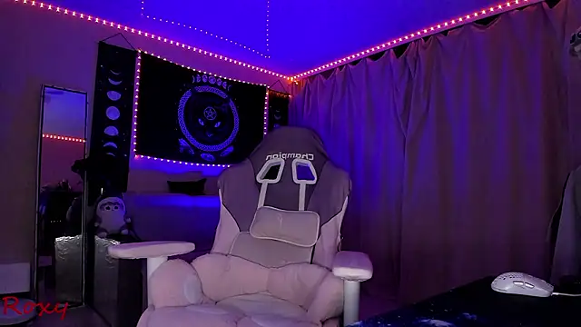 Snapshot of wet_dream_ chatting on 03-08-26, 04:11 wet dream online show from 03-08-26, 04:11