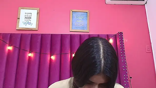 Snapshot of littlee_emilyy_ chatting on 01-23-25, 09:08 littlee emilyy  online show from 01-23-25, 09:08