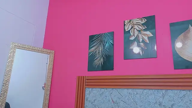 littlee emilyy  online show from 04-01-26, 12:39