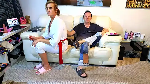 Snapshot of gigianddave chatting on 12-18-24, 10:24 gigianddave online show from 12-18-24, 10:24