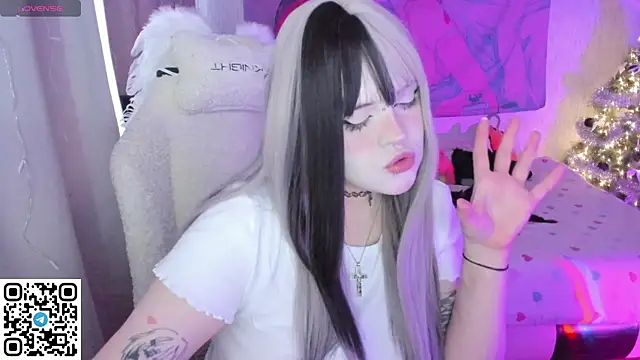 SelenaCute online show from 01-06-26, 07:56