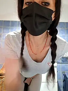 Silvia Zeno online show from 10-13-25, 05:46