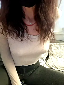 Silvia Zeno online show from 10-18-25, 05:32