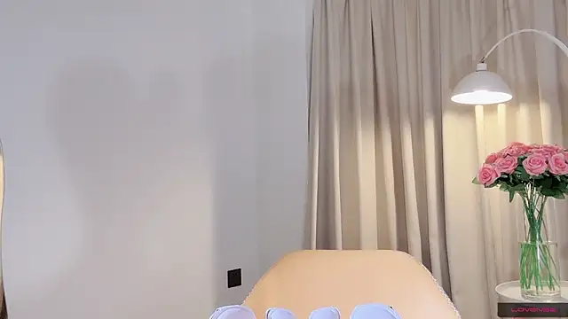 lvy-w online show from 04-12-26, 01:32