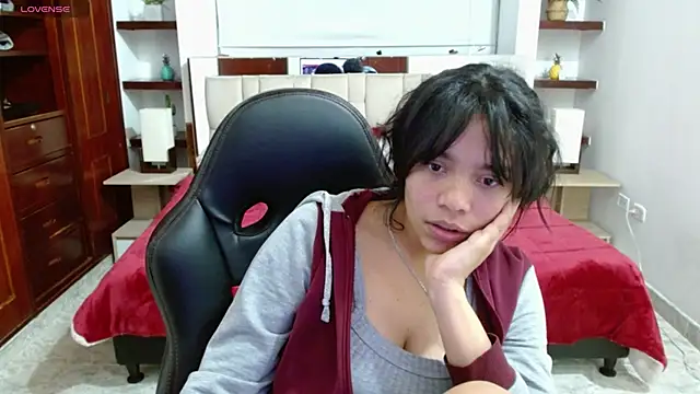 laureentt  online show from 03-17-25, 09:22