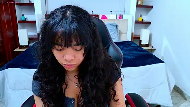 laureentt  online show from 10-20-25, 03:07