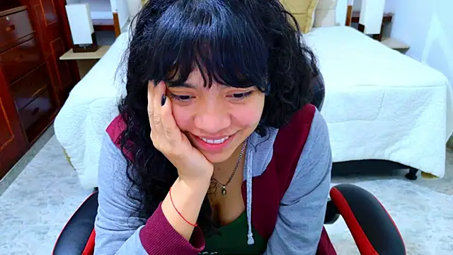 laureentt  online show from 12-17-25, 07:47