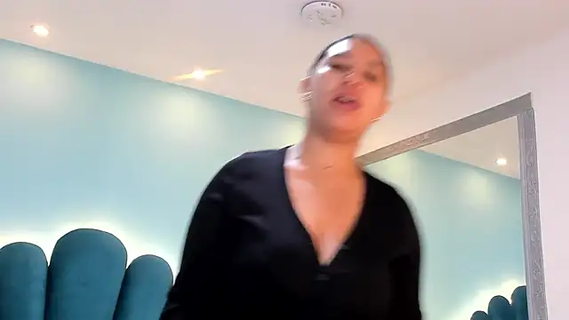 sharlott18 online show from 11-08-25, 10:48