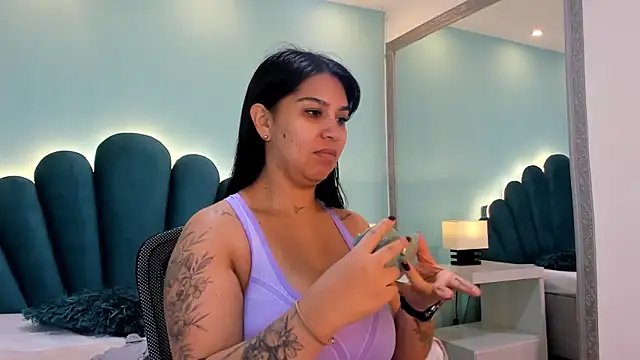 sharlott18 online show from 11-11-25, 12:49